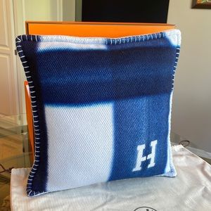 Hermès Tartan Dye 100% Cashmere Hand-woven cushion (color: saphir)